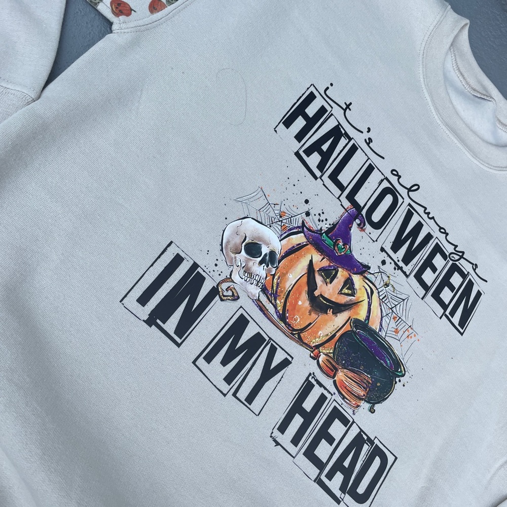 Halloween sweatshirt - Picture 2 of 5